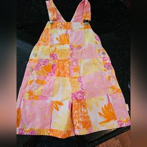 Lilly Pulitzer Girls overall w/pkts size 5, cut large will fit up to 6 or 8.